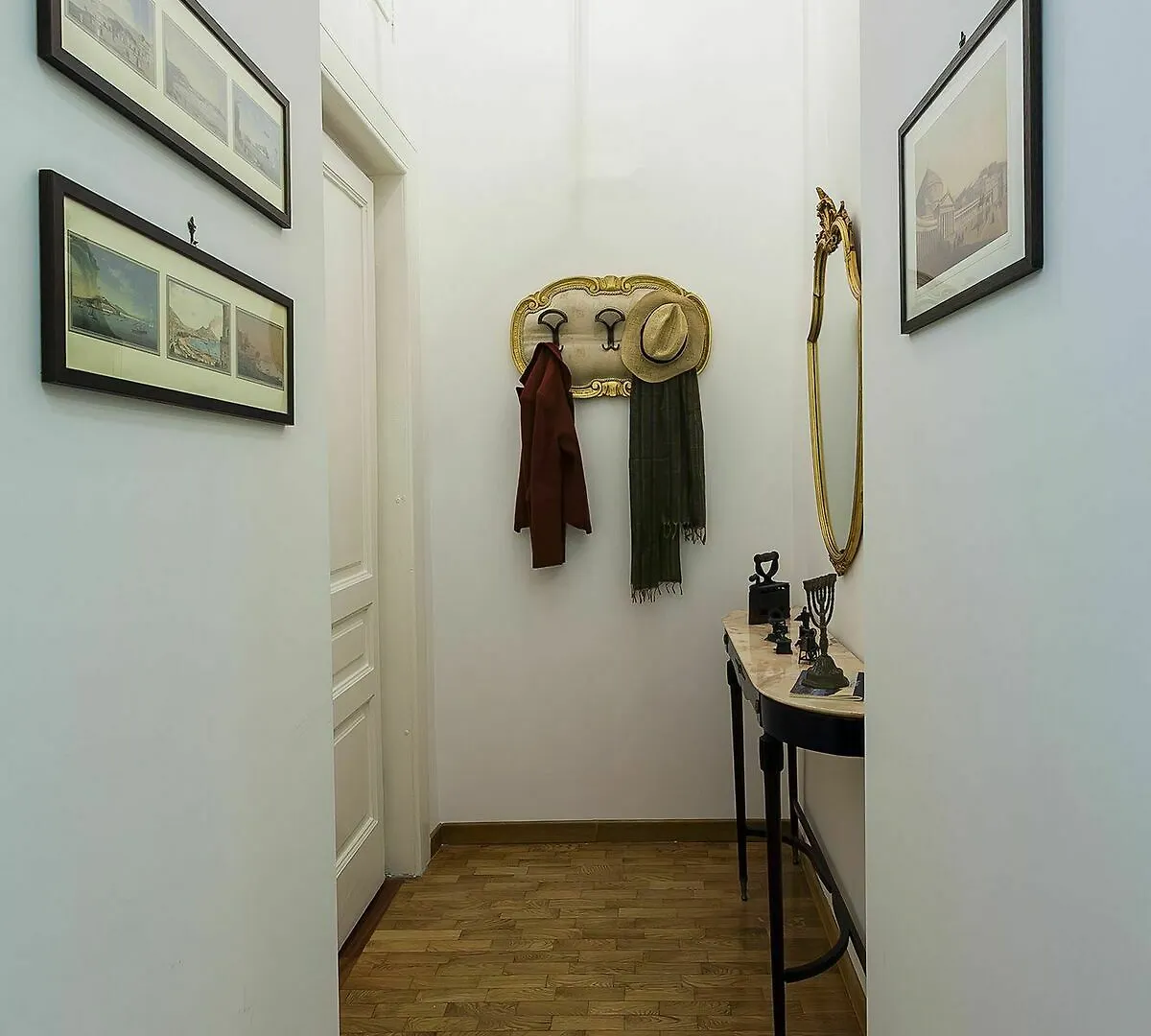 Margherita A Chiaia Naples Apartment